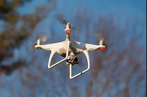 無人機(jī) RGB-NIR 導(dǎo)航和 ISR 相機(jī)標(biāo)定用多光譜積分球光源